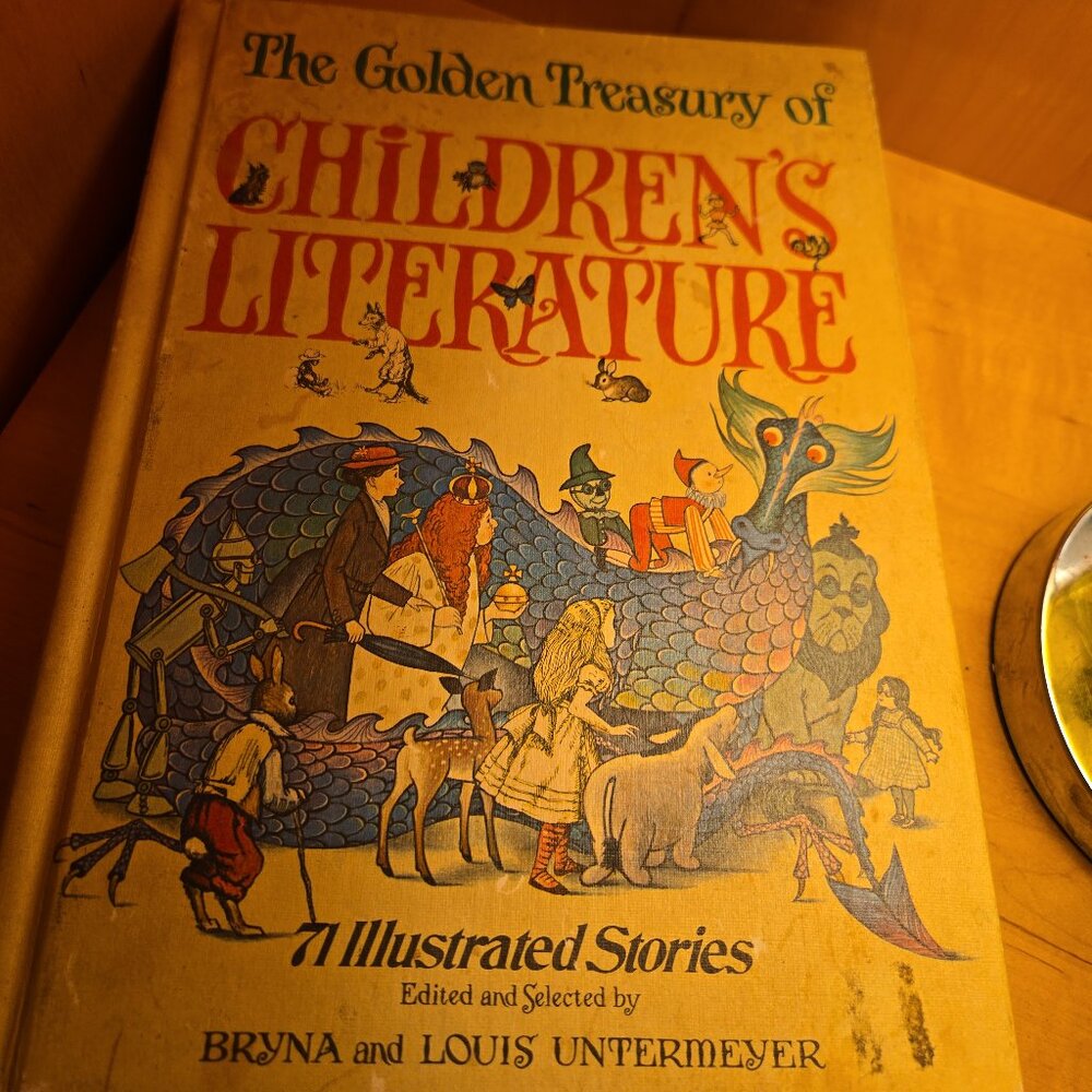 Vintage The Golden Treasury of Children’s Literature Illustrated Book
